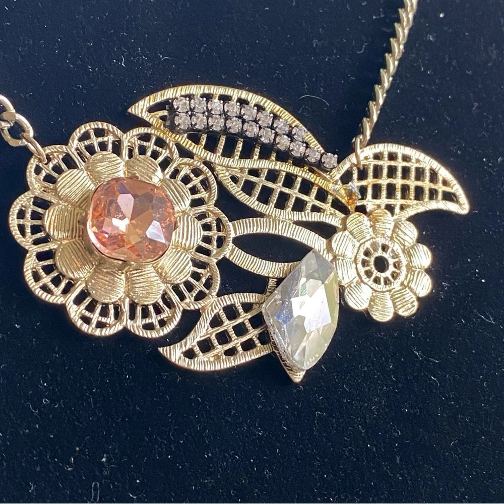 Oliver Bonas Gold Tone Pink Floral Pendant Necklace - Picture 7 of 8